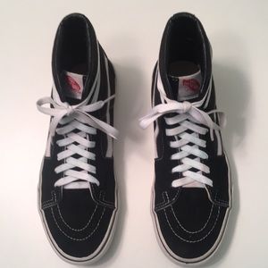 Size women 9 high top black Vans